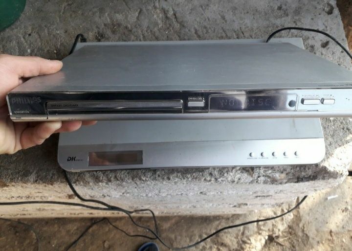 Vand dvd.uri si ce se vede in poze