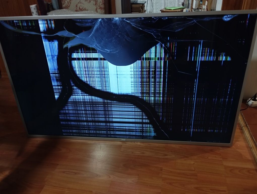 TV Philips 55PUS6554/12 defect