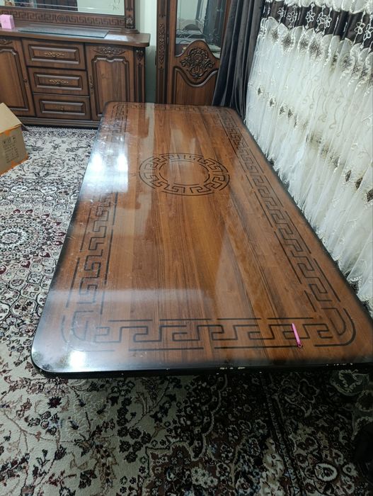 Xontaxta (uzum stol ham bo'ladi, oyoqlari bor)