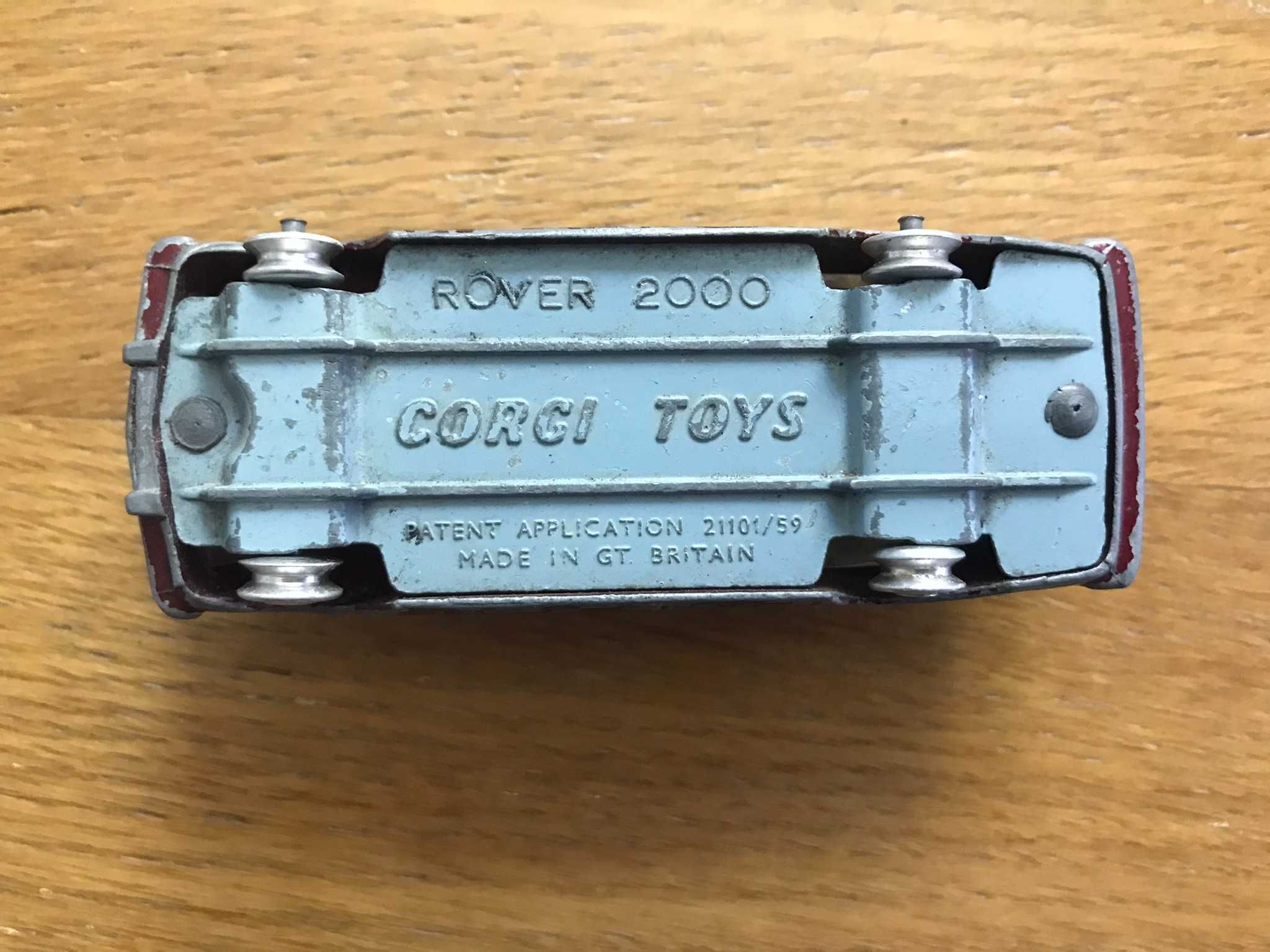 macheta Corgi Rover 2000 1:43
