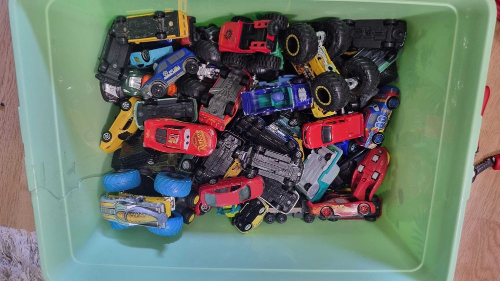 Lot masinute jucarii copii ramase de la cel mic stare foarte buna
