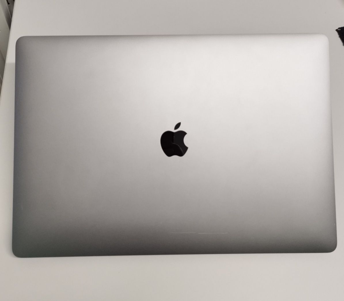MacBook Pro 16-inch 2019  1TB memorie interna