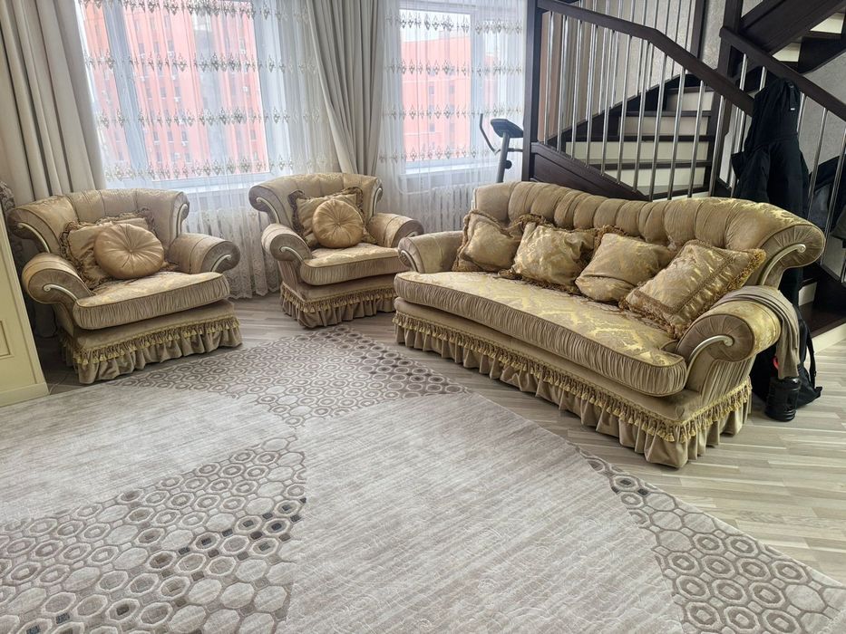 Продам диван с креслом