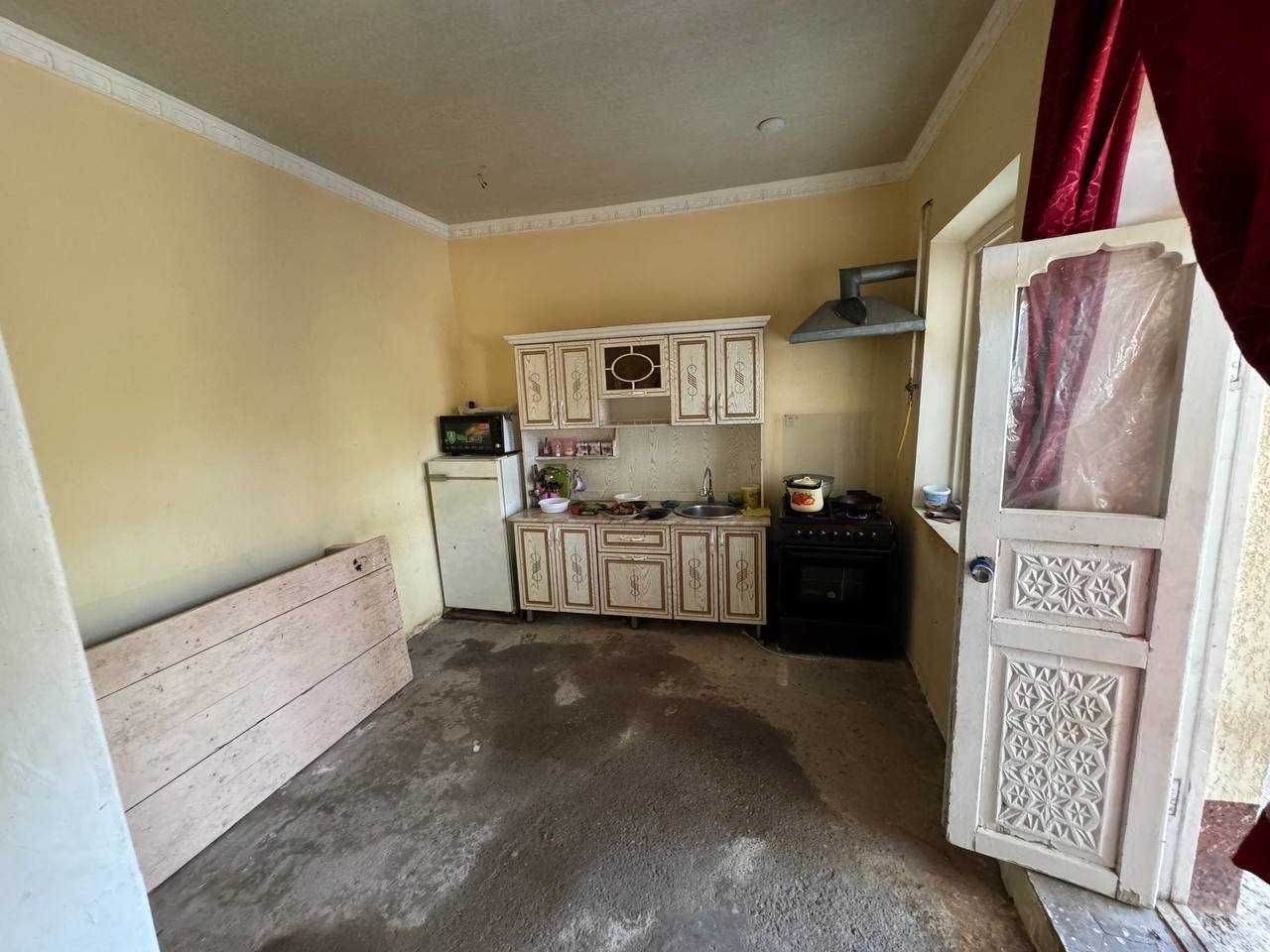 Сергели.Беруний махалляси.6 сотихда 8 хонали уй сотаман. Фасад 20м*30м