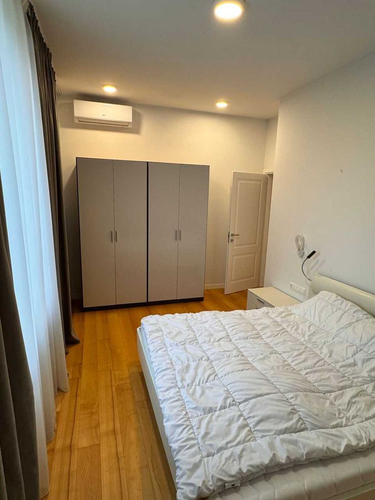 Дава се под наем Двустаен апартамент в София, Център - 96 кв.м за 450 € - Снимка #1