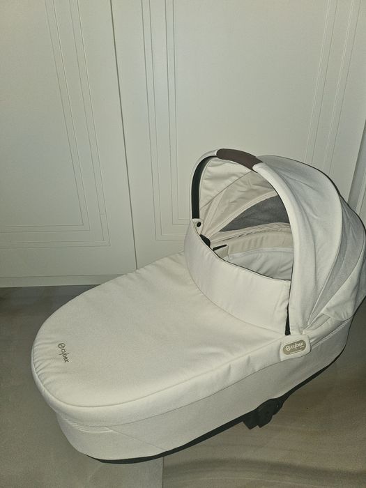 Cybex Balios S Lux seashell beige кош за новородено