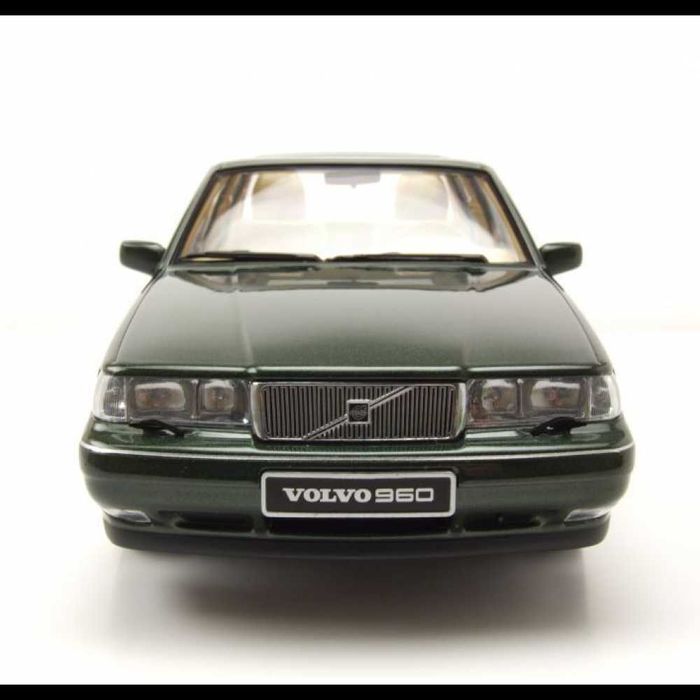 1996 Volvo 960 1:18 Triple 9