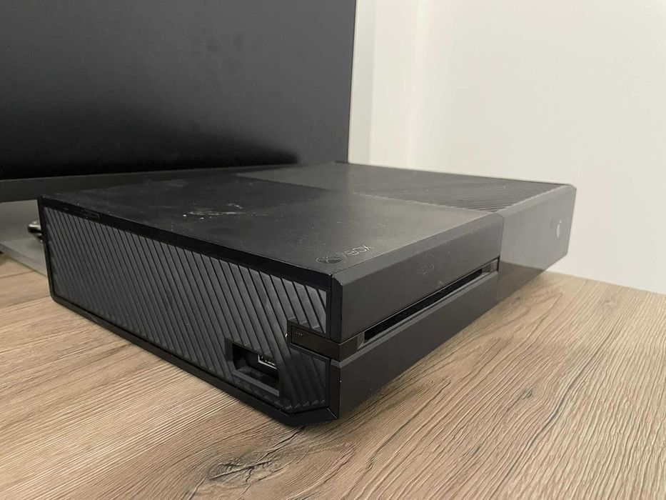 Xbox one 500 GB și FIFA 25