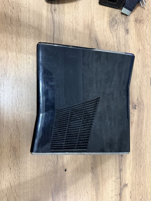 Продаю приставку Xbox 360