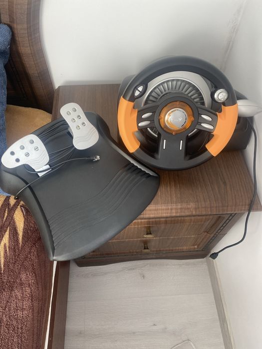 Vand volan cu pedale