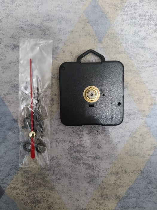 Механизм часов со стрелками отдам даром (бесплатно)