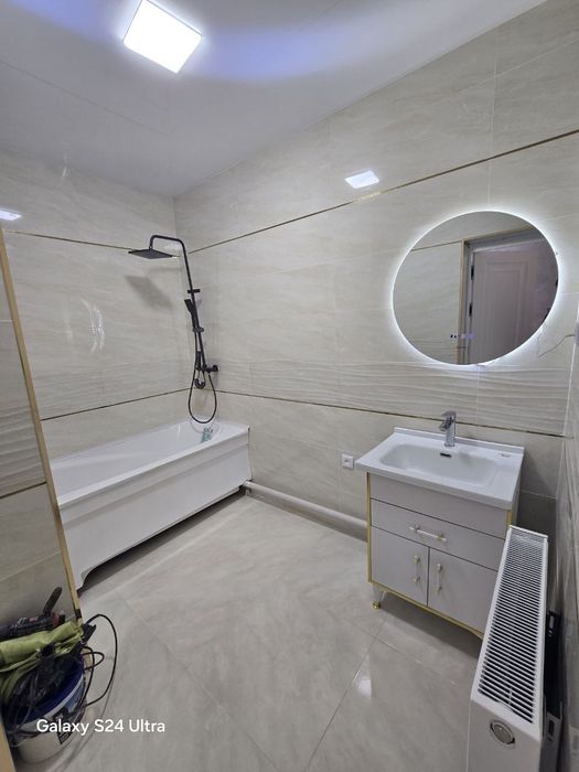 Kriti bozorda 3-xonali qilingan Arzon kvartira sotiladi. Xona