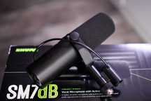 Продавам вокален микрофон SHURE SM7Bdb