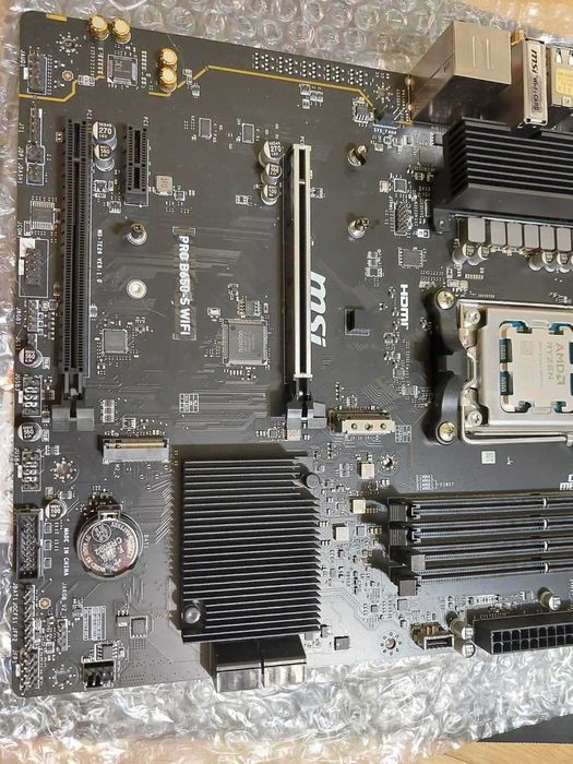 AMD Ryzen 5 7600 + MSI Pro B650-S Wi-Fi