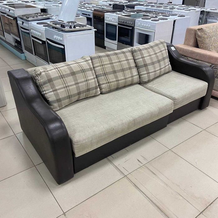 Диван БУ раскладной с бельевым ящиком. Бесплатная доставка!