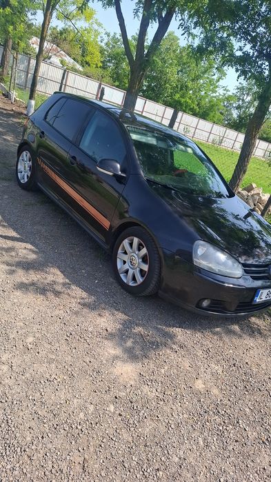 Vând sau schinb golf 5 2000 motoru 140 cai an fabricație 2006