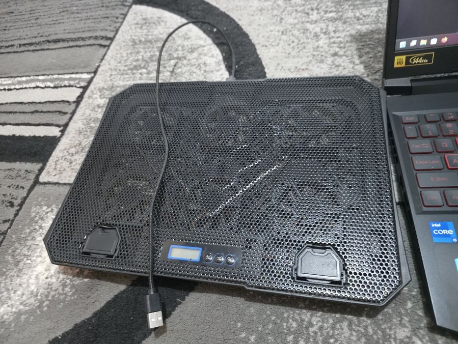 Laptop acer cu cooling pad