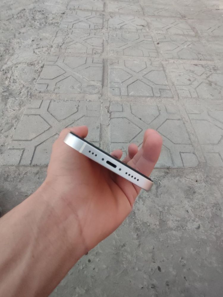 Iphone 12 oq chotki holatda