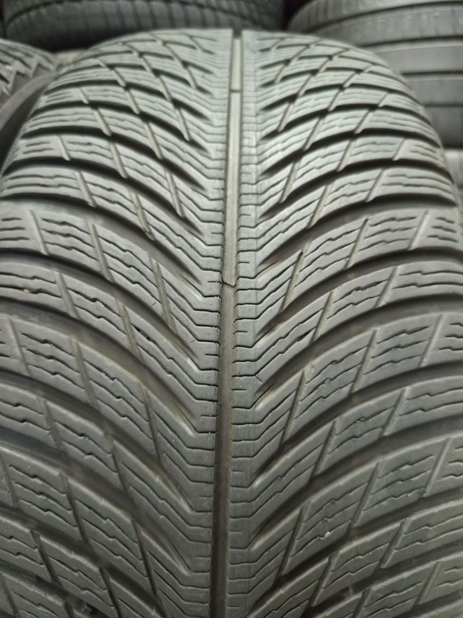 Michelin 225/50/17-2бр 7.0мм дот 2921