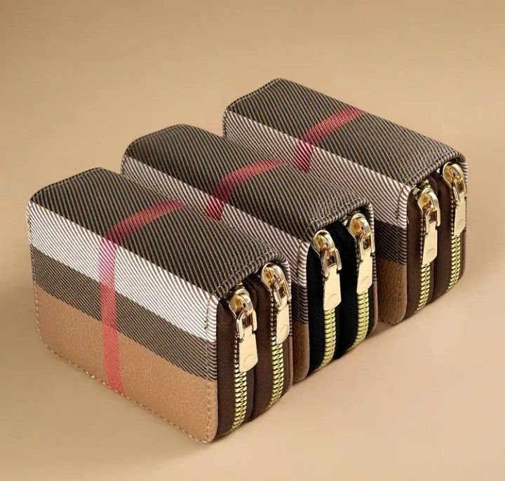 Portofele dama, model Burbbery, feronerie metalica, material textil