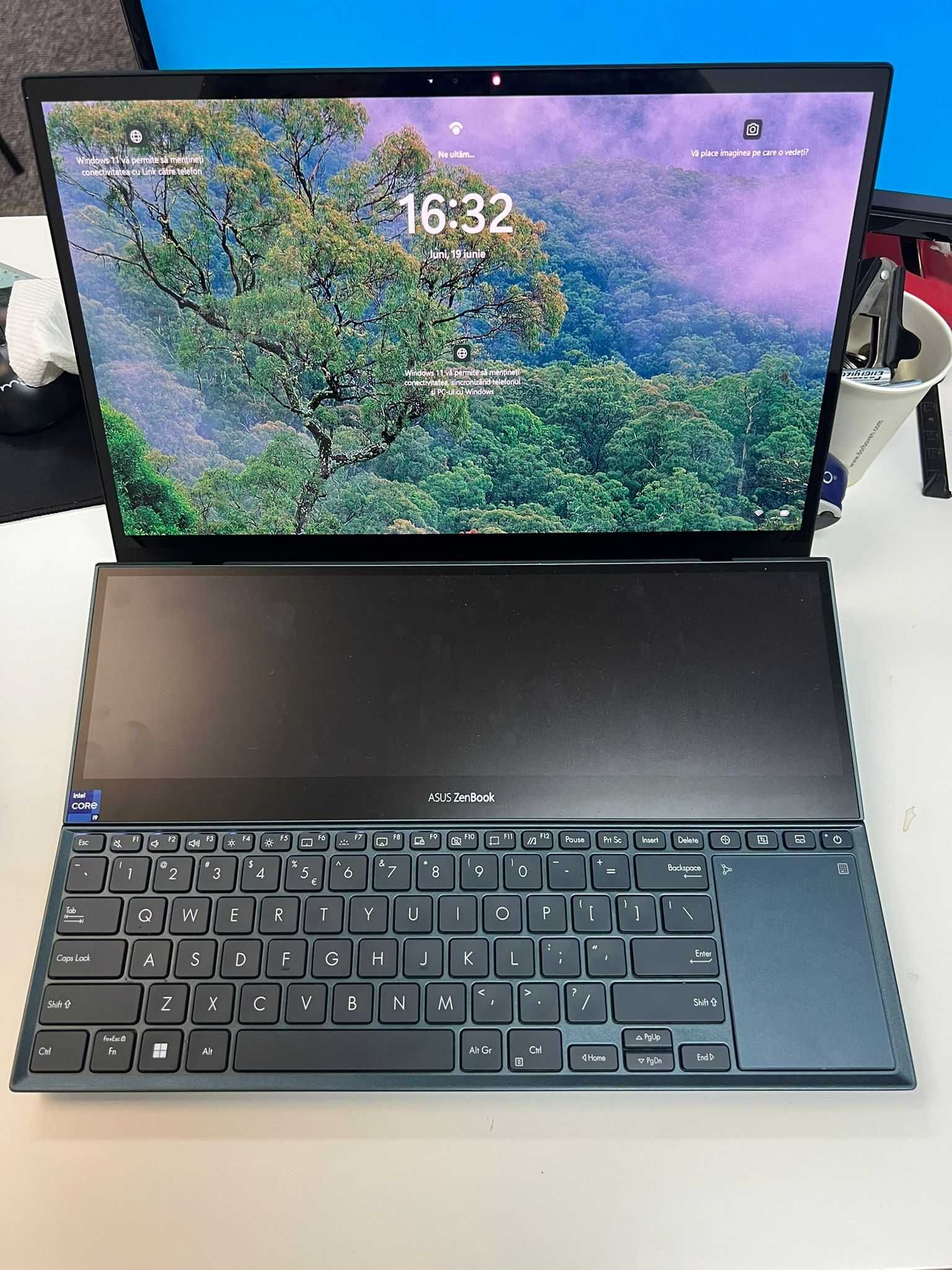 Laptop ASUS ZenBook Pro Duo OLED