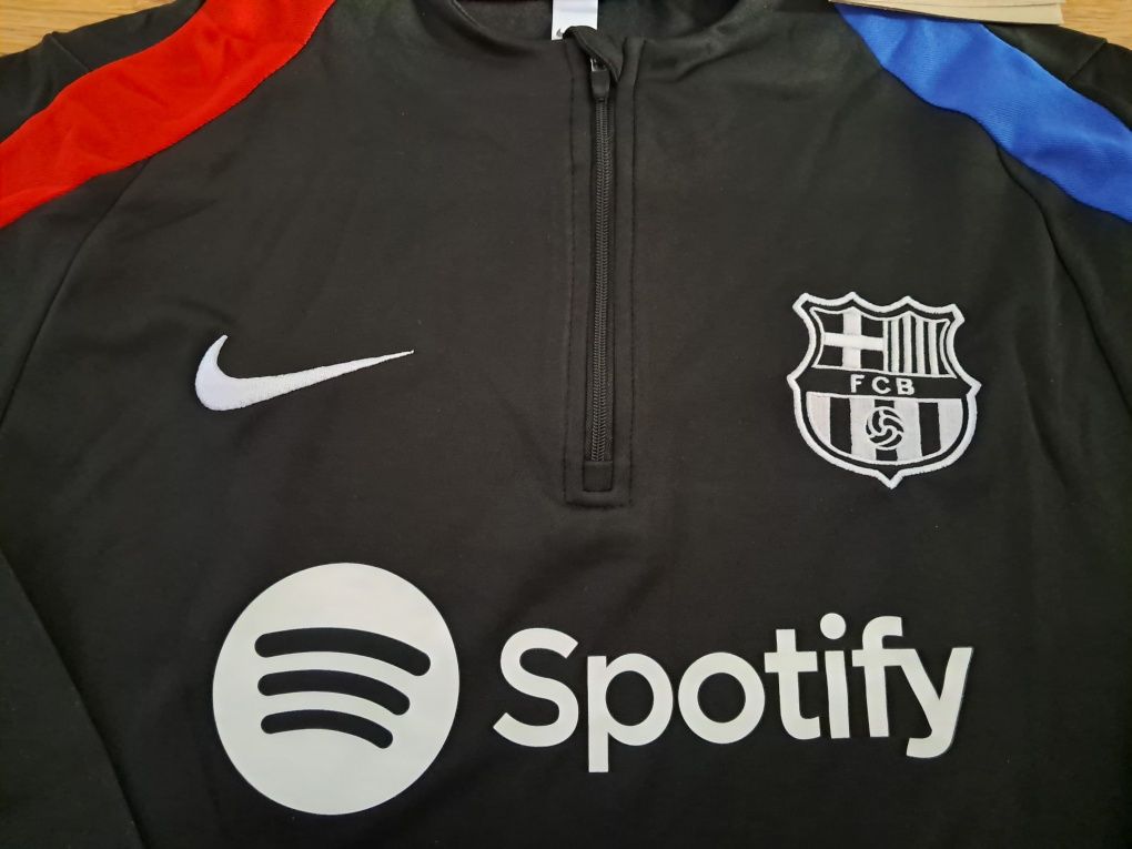 Анцуг Barcelona размер М