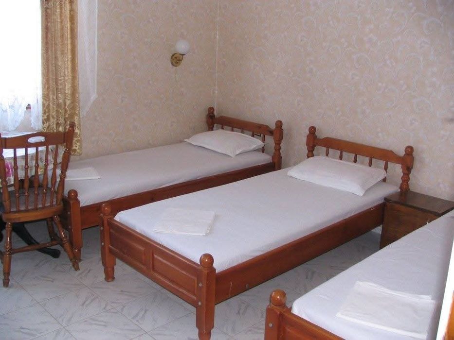 Чамови легла, гардероби, нощни шкафчета