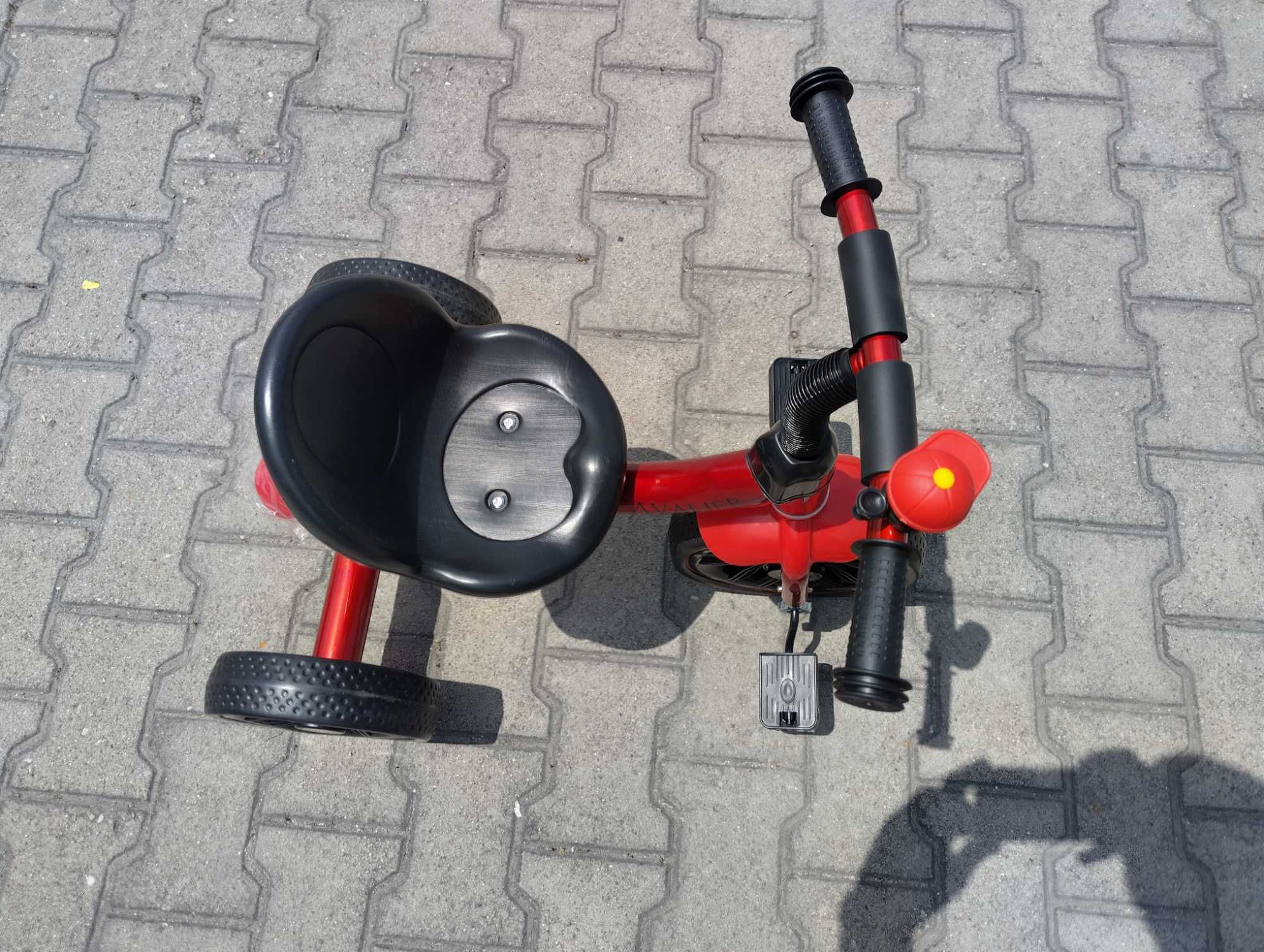 BYOX Триколка Cavalier Lux червен