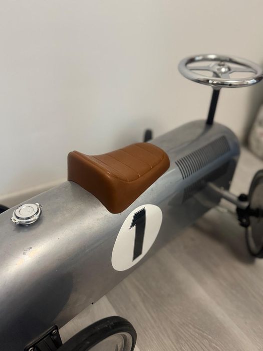 Метална ретро количка