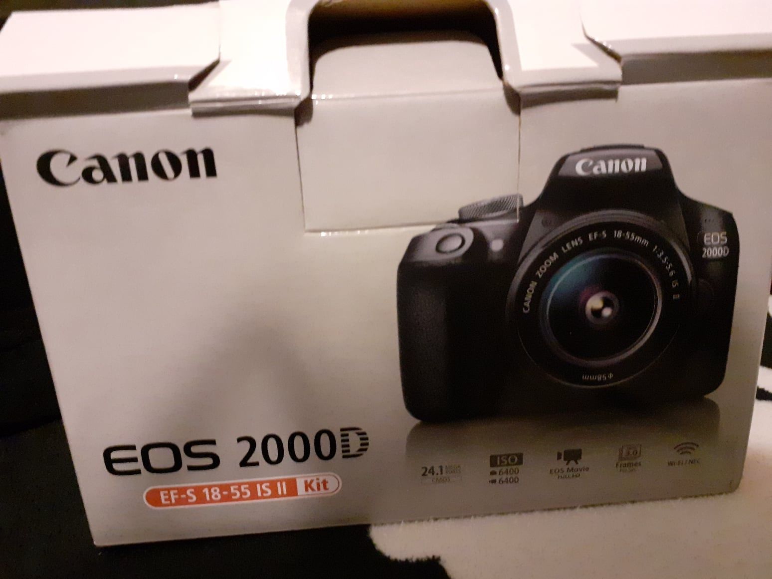 Apart Profesional Canon  Eos 2000D **condiție noua**