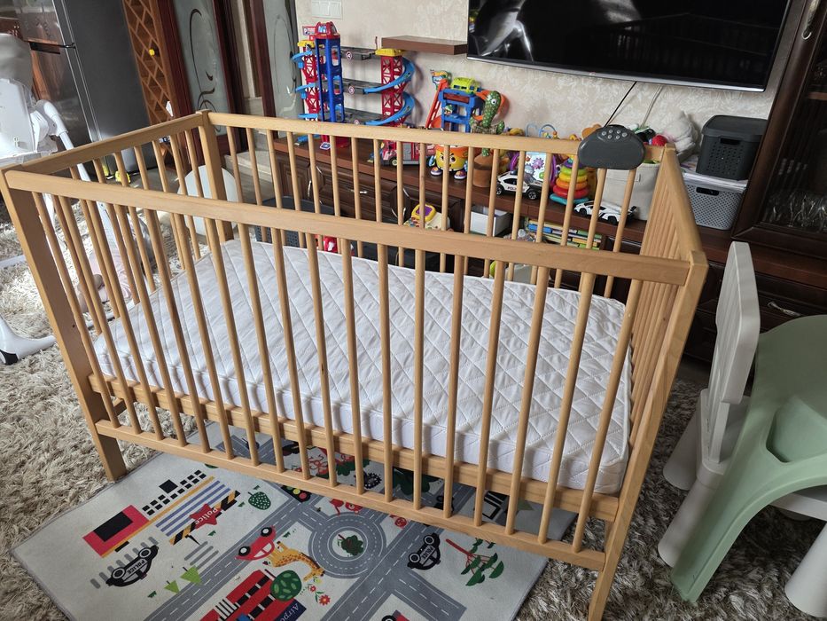Patut bebe lemn din fag + saltea bambus + carusel muzical