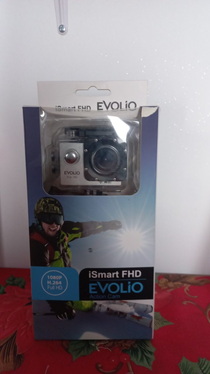 Vând camera video sport cu accesorii