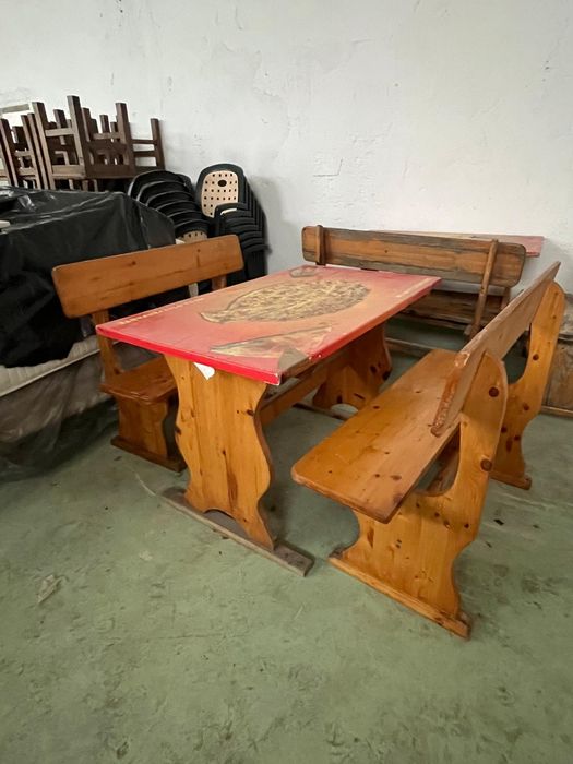 Трапезна маса с 2 бр. Пейки ( комплект)