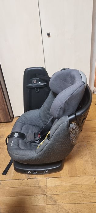 Детско столче за кола Maxi - cosi AxissFix.
