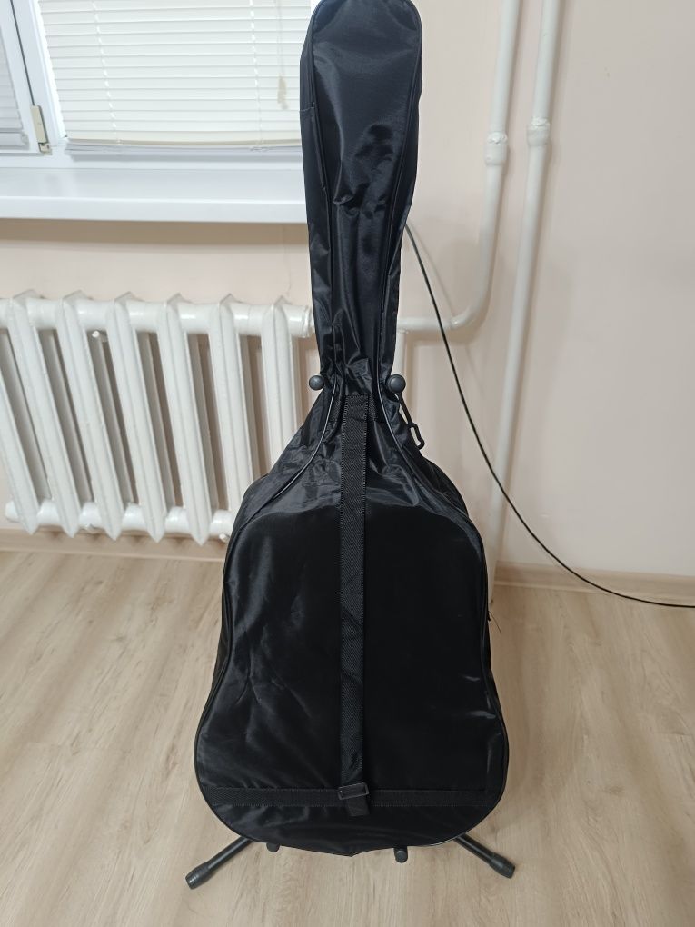 Yamaha F310. Гитара, стойка, чехол.