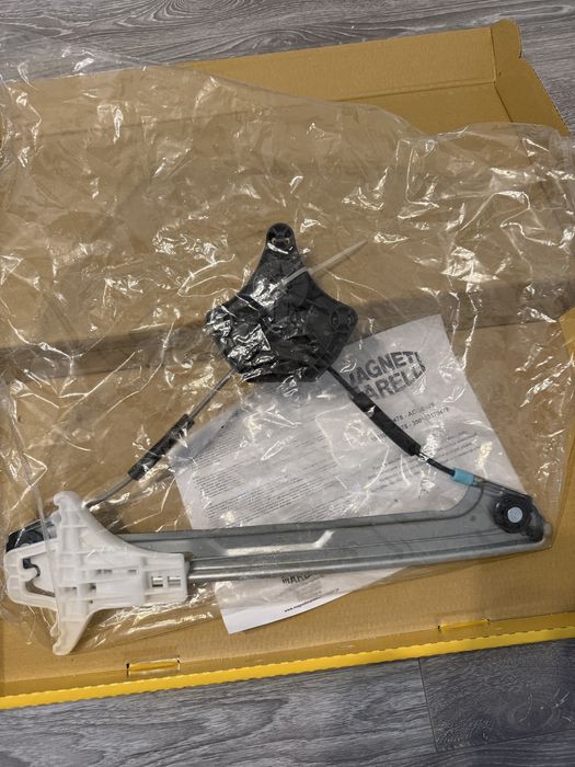 Macara usa dreapta spate Magneti Marelli noua