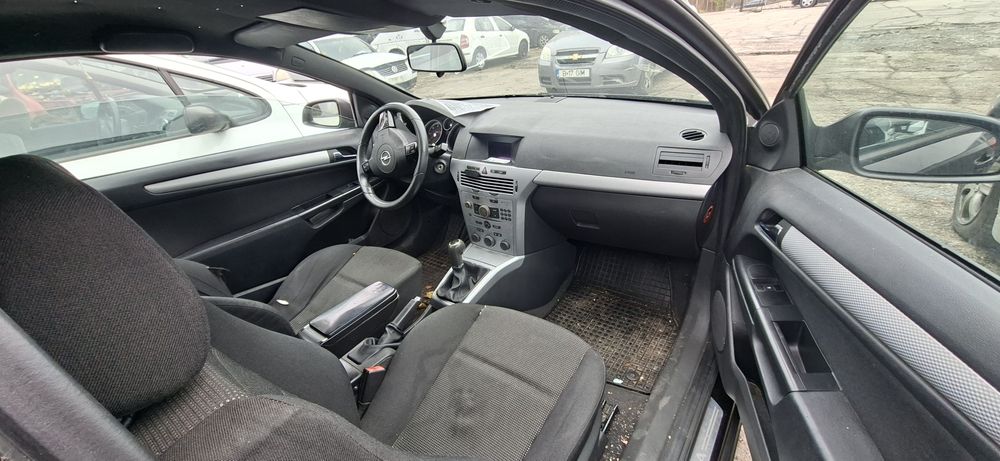 Dezmembrez Opel Astra H GTC  1.7D 2006