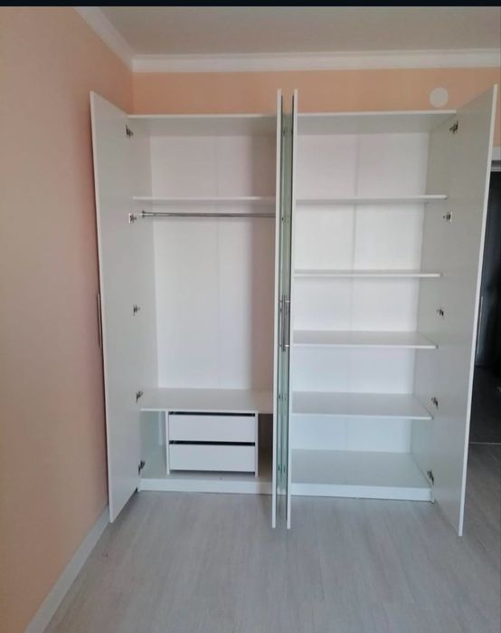 Шкаф 4 дверный почти новый