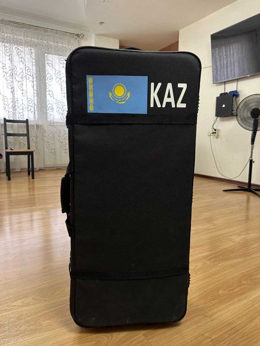 Чемодан для спортивного лука чёрный на колёсах + тубус для стрел