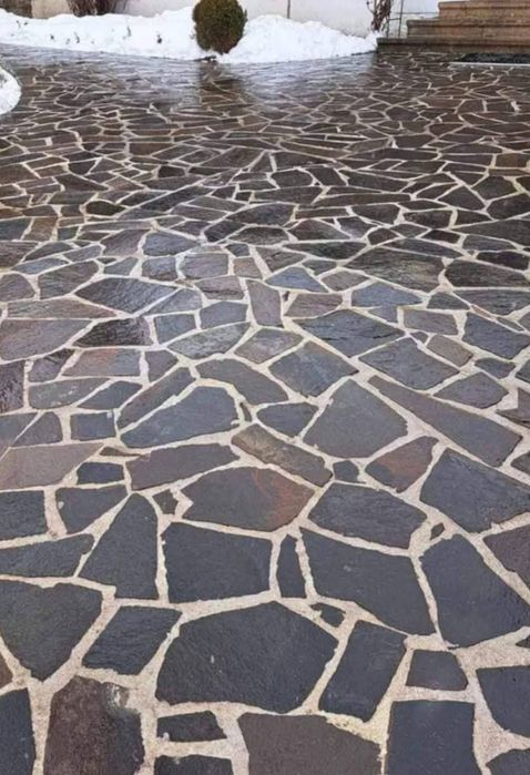 Vând piatra și montez oriunde în tara