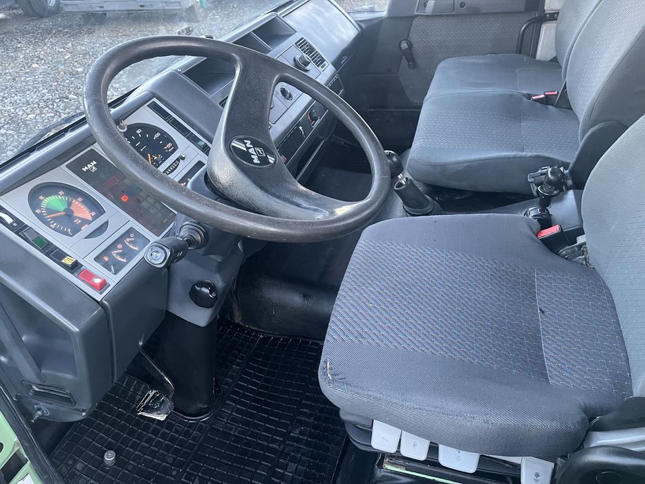 Man 8/163 basculabil pe 3 parti