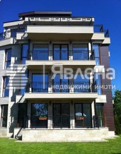 Мезонет с морска панорама