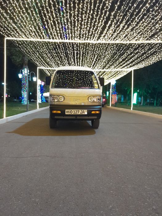 Holati ideal yangi moshina