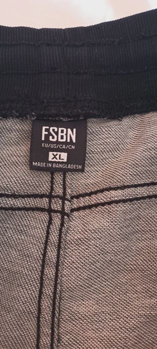 Blugi barbatesti xl negri cu dungi rosii laterale