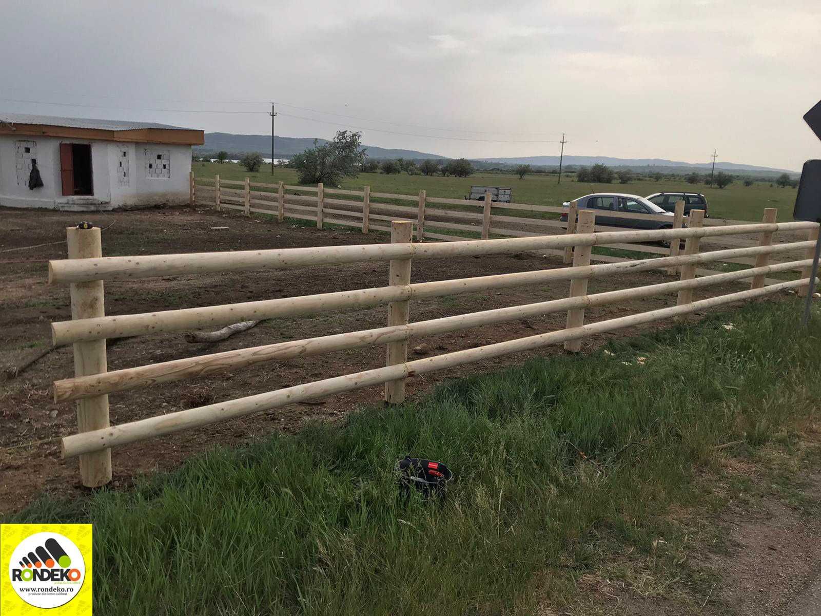 Garduri si Imprejmuiri din Lemn Rotund pentru Terenuri Agricole