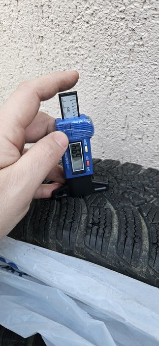 185/65/15 goodyear ultragrip 9 над 6мм 4бр. Зимни гуми