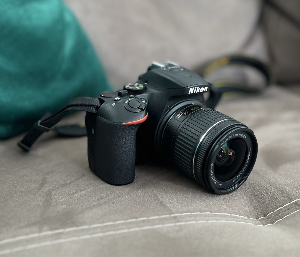 Nikon D5600 с китов обектив 18-55мм и карта памет
