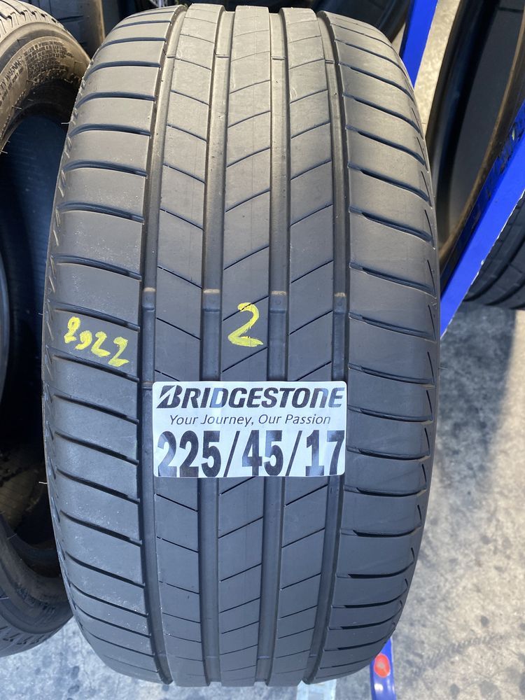 225/45/17 Bridgestone Vara