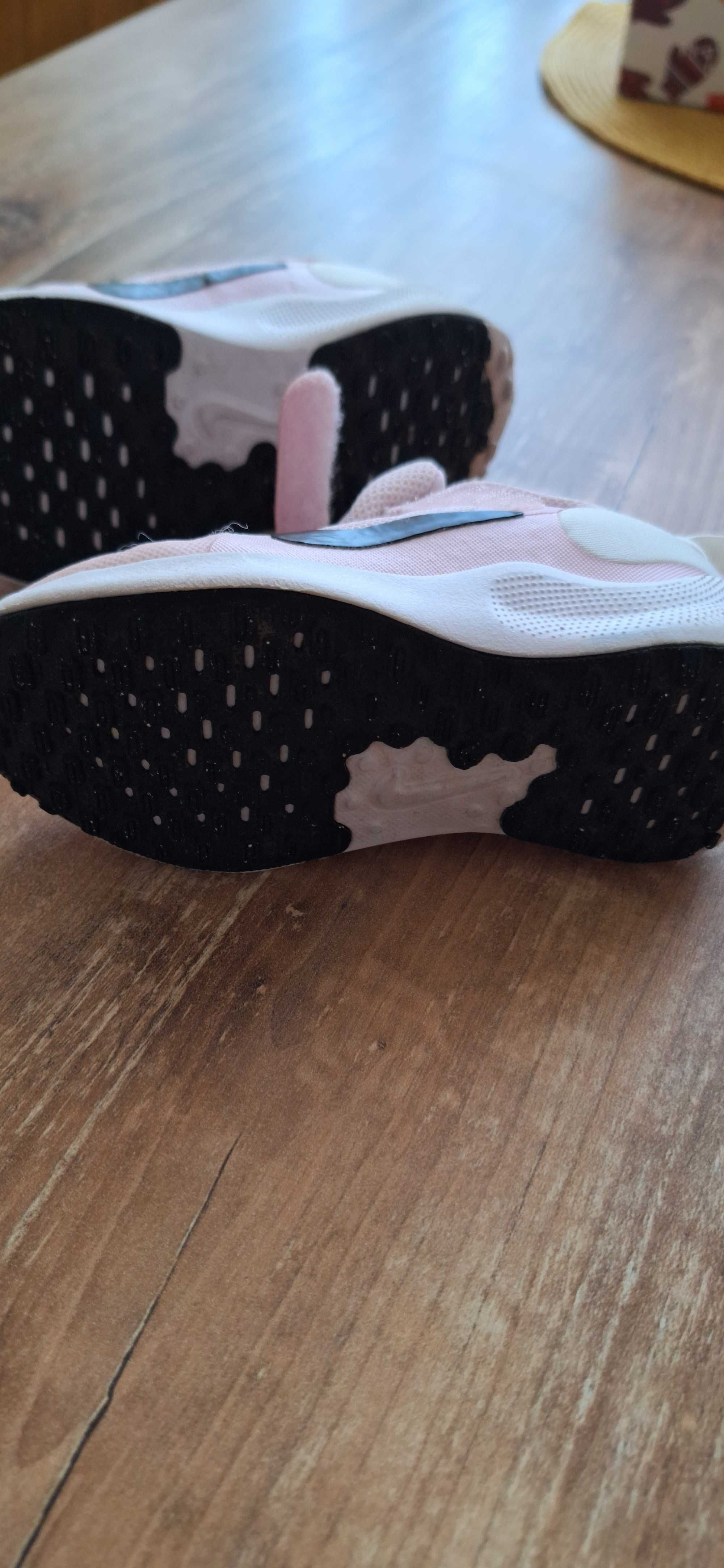 Детски маратонки за момиче Nike revolution 7. Като нови. 25 номер.