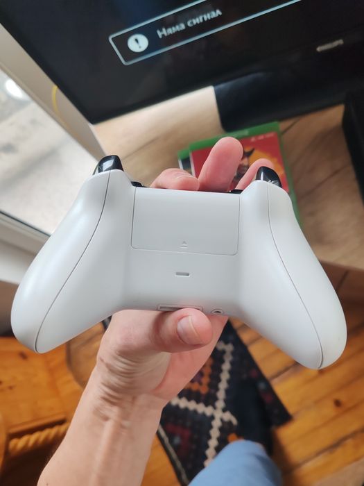 2X Xbox one 500 GB +оригинален безжичен джойстик+2ве хитови игри!